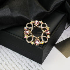 Fashion Retro Flower Pearl Diamond Brooch Versatile High-end Natural Color Alloy Brooch Clothing Pin Buckle