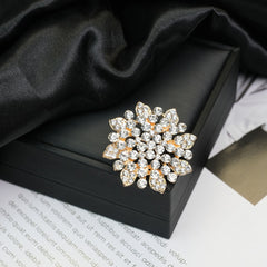 Fashion Retro Flower Pearl Diamond Brooch Versatile High-end Natural Color Alloy Brooch Clothing Pin Buckle