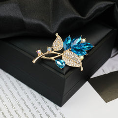 Fashion Retro Flower Pearl Diamond Brooch Versatile High-end Natural Color Alloy Brooch Clothing Pin Buckle