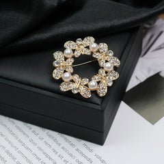 Fashion Retro Flower Pearl Diamond Brooch Versatile High-end Natural Color Alloy Brooch Clothing Pin Buckle
