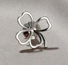 Anti-light brooch buckle, four-leaf clover invisible seam-free universal buckle, small pin, brooch women's fixed clothes artifact accessories
