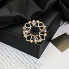 Fashion Retro Flower Pearl Diamond Brooch Versatile High-end Natural Color Alloy Brooch Clothing Pin Buckle