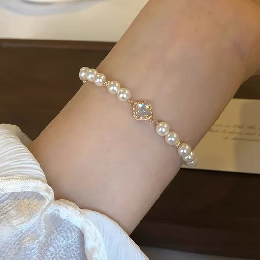 Stylish and simple lucky four-leaf clover pearl bracelet women's light luxury niche exquisite high-end beaded bracelet bracelet jewelry