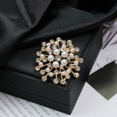 Fashion Retro Flower Pearl Diamond Brooch Versatile High-end Natural Color Alloy Brooch Clothing Pin Buckle
