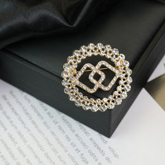 Fashion Retro Flower Pearl Diamond Brooch Versatile High-end Natural Color Alloy Brooch Clothing Pin Buckle
