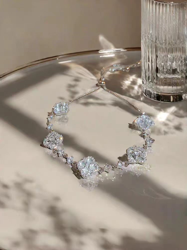 Cross-border popular new product four-petaled flower zircon flower bracelet light luxury high-end temperament bracelet adjustable women's bracelet