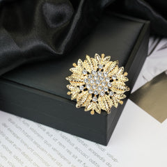 Fashion Retro Flower Pearl Diamond Brooch Versatile High-end Natural Color Alloy Brooch Clothing Pin Buckle