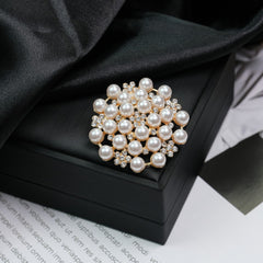 Fashion Retro Flower Pearl Diamond Brooch Versatile High-end Natural Color Alloy Brooch Clothing Pin Buckle