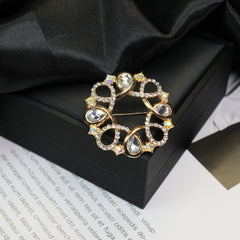 Fashion Retro Flower Pearl Diamond Brooch Versatile High-end Natural Color Alloy Brooch Clothing Pin Buckle