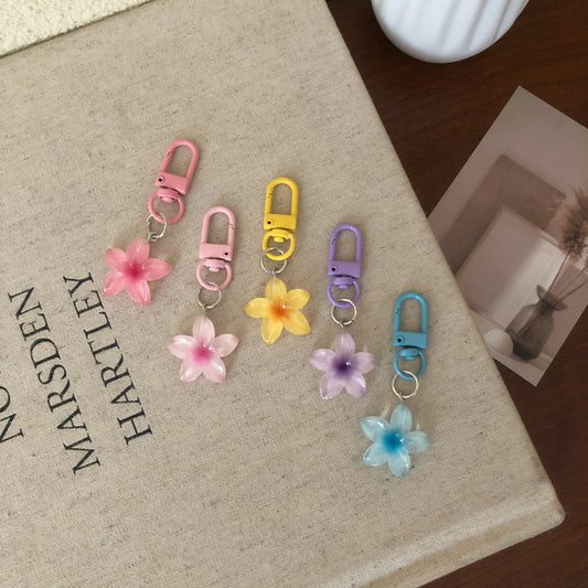 Color transparent small flower keychain female ins wind cute key pendant bag hanging jewelry earphone bag decoration