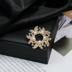 Fashion Retro Flower Pearl Diamond Brooch Versatile High-end Natural Color Alloy Brooch Clothing Pin Buckle